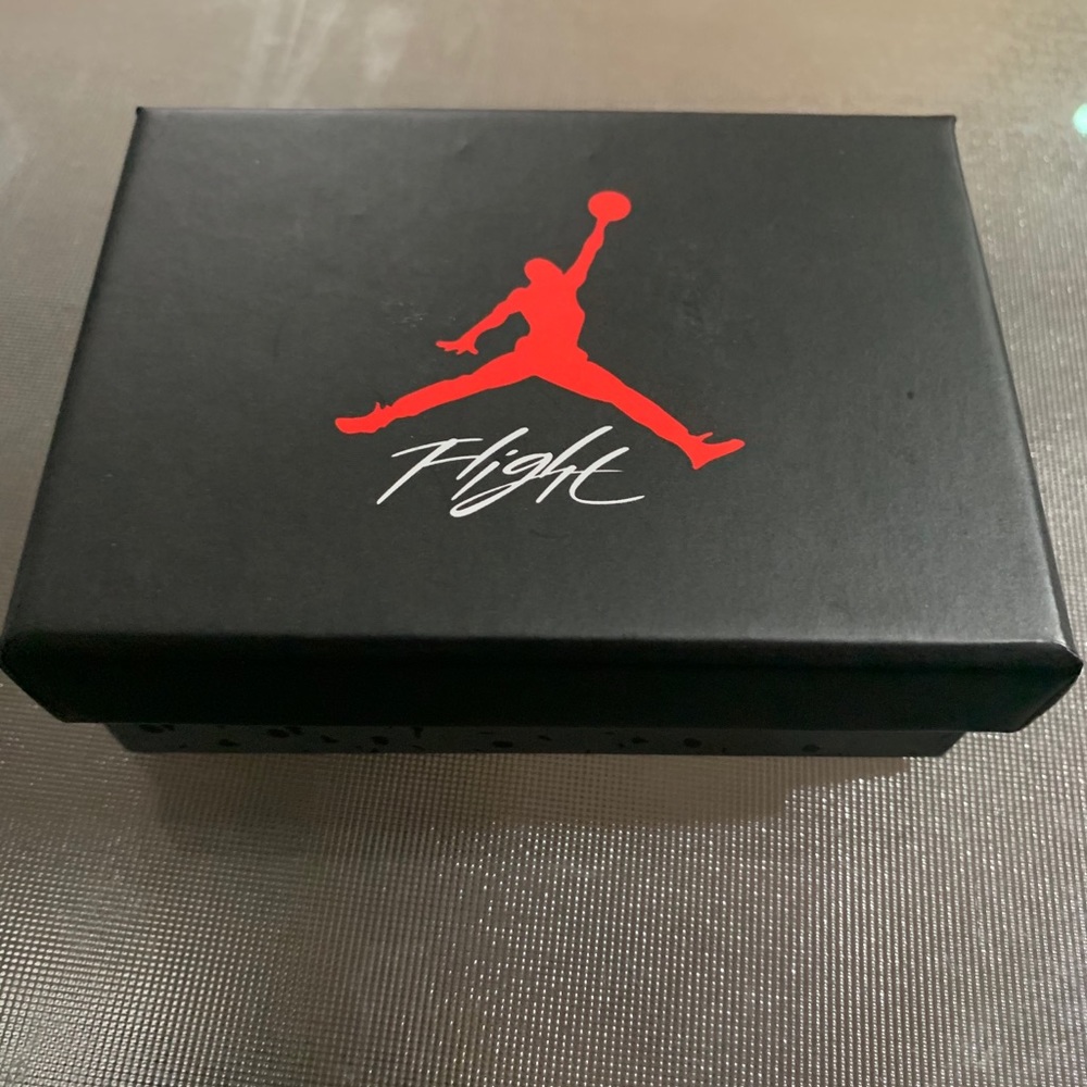 AirPod case - Picture 7 of 7
